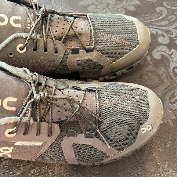 On cloud black/ silver logo running shoes women 7.5 - Picture 12 of 13